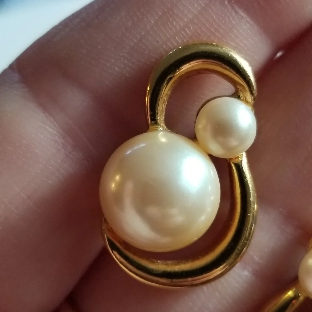 Vintage Richelieu earrings faux pearls Gold tone pearlcore elegant classic
